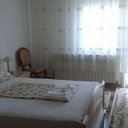 Vila Cornea Homestay *